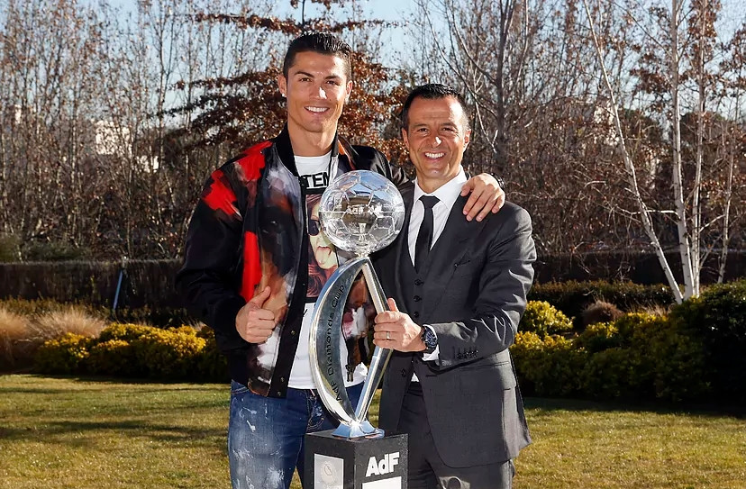 Ronaldo từng xem Mendes như người thân trong nhà. Ronaldo từng xem Mendes như người thân trong nhà.