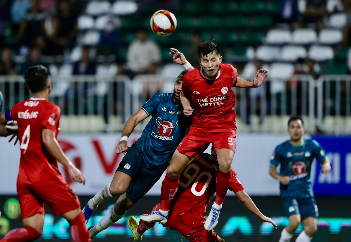 HAGL liên tục nhồi bóng bổng cho Cley và Jairo. Ảnh: Duy Anh HAGL liên tục nhồi bóng bổng cho Cley và Jairo. Ảnh: Duy Anh