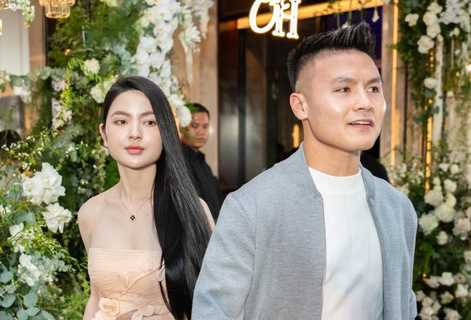 Chu Thanh Huyền và Quang Hải ở đám cưới của Đoàn Văn Hậu và Doãn Hải My