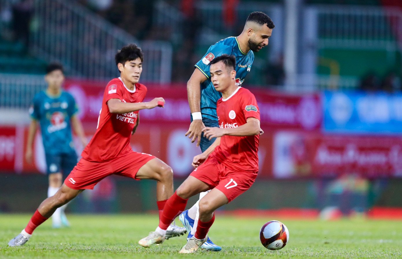 Thua Thể Công Viettel, HAGL vẫn nằm đáy bảng xếp hạng ảnh 12 Thua Thể Công Viettel, HAGL vẫn nằm đáy bảng xếp hạng ảnh 12