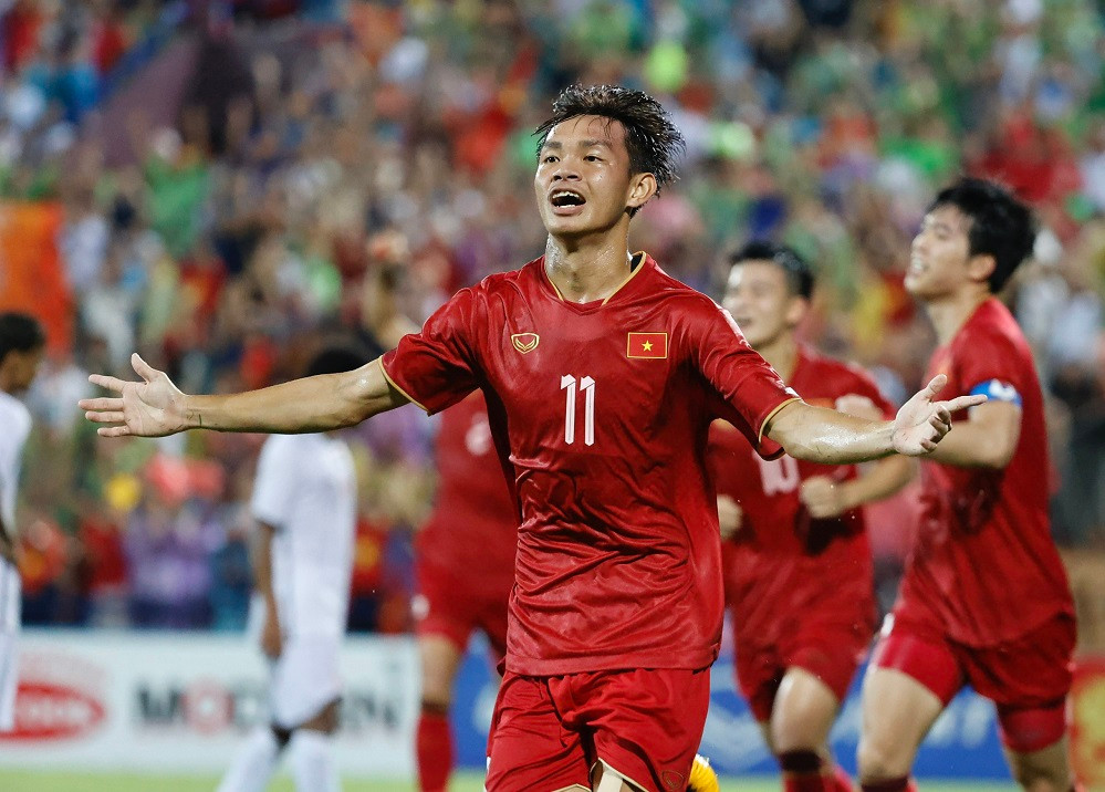 Bùi Vĩ Hào đá chính trước Olympic Iran. Ảnh: Như Ý Bùi Vĩ Hào đá chính trước Olympic Iran. Ảnh: Như Ý