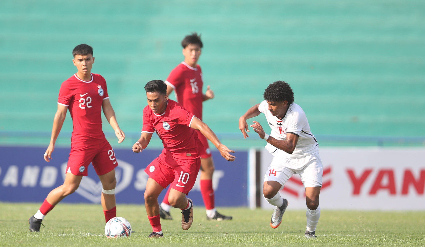 U23 Singapore bất lực trước sức mạnh của U23 Yemen. Ảnh: Mạnh Thắng U23 Singapore bất lực trước sức mạnh của U23 Yemen. Ảnh: Mạnh Thắng