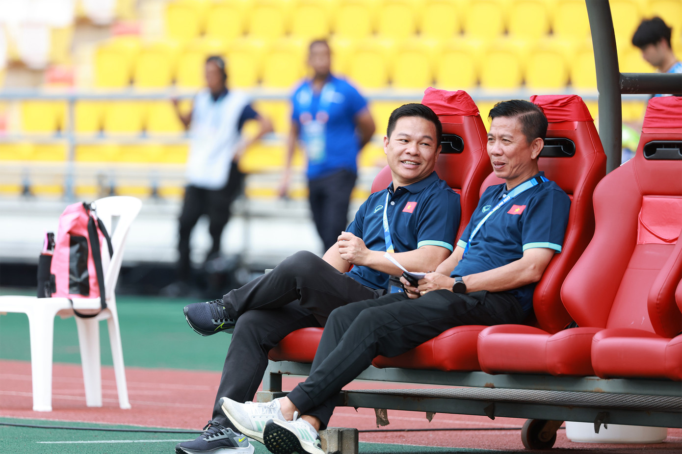 HLV Hoàng Anh Tuấn tỏ ra rất thoải mái trước trận đấu với U17 Nhật Bản