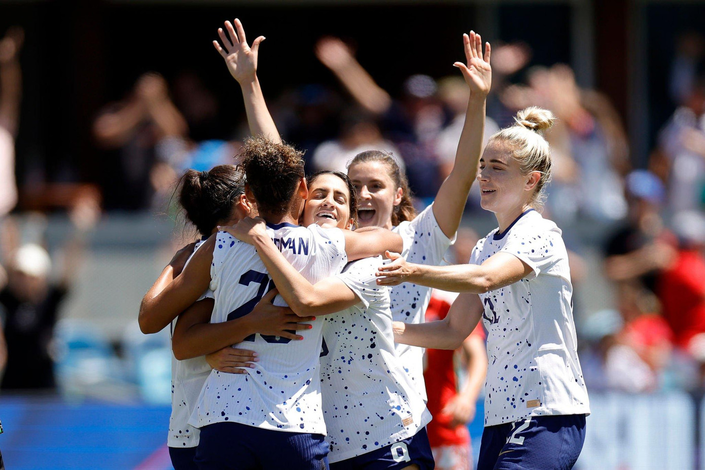 Tuyển nữ Mỹ ăn mừng bàn thắng. Ảnh: Getty