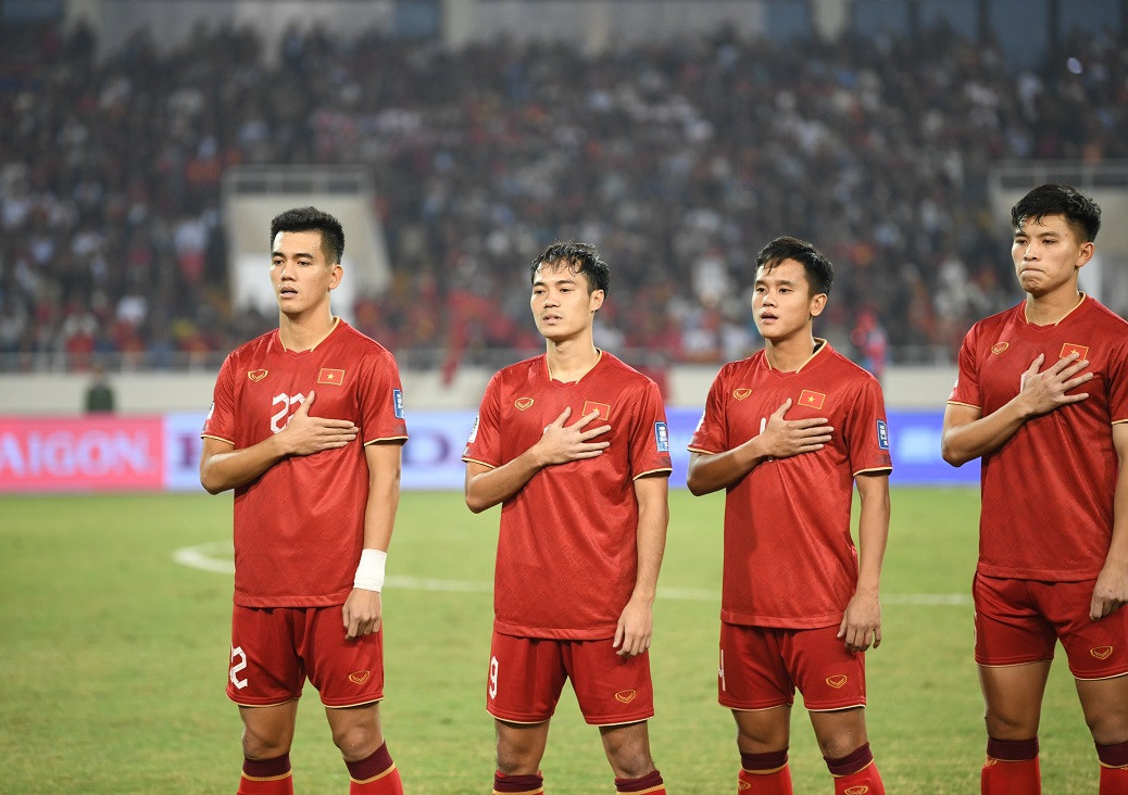 Đội tuyển Việt Nam tiếp tục lao dốc trên bảng xếp hạng FIFA Đội tuyển Việt Nam tiếp tục lao dốc trên bảng xếp hạng FIFA