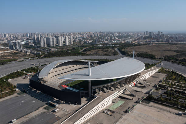 Ataturk Olympic vốn được chọn làm nơi đăng cai trận chung kết C1 năm 2020, nhưng đại dịch khiến kế hoạch này phải lùi lại đến năm nay