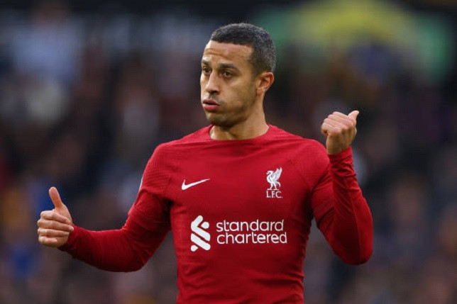 Thiago chấn thương khiến tình hình của Liverpool thêm tệ Thiago chấn thương khiến tình hình của Liverpool thêm tệ