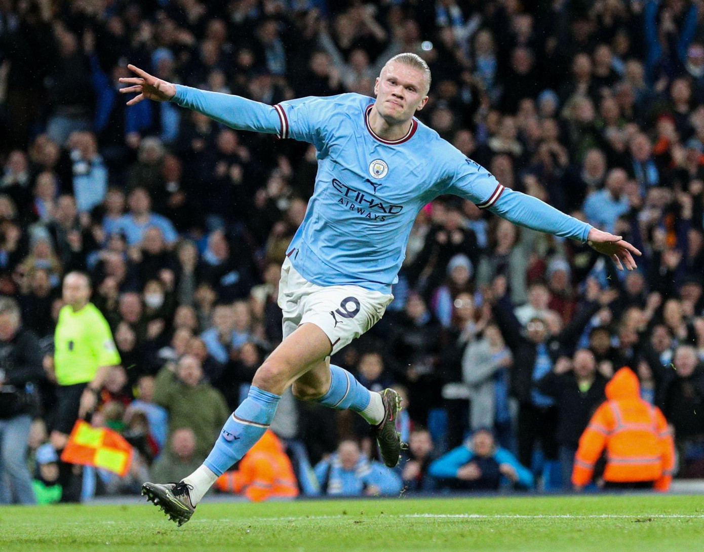 Haaland khiến cả thế giới choáng váng