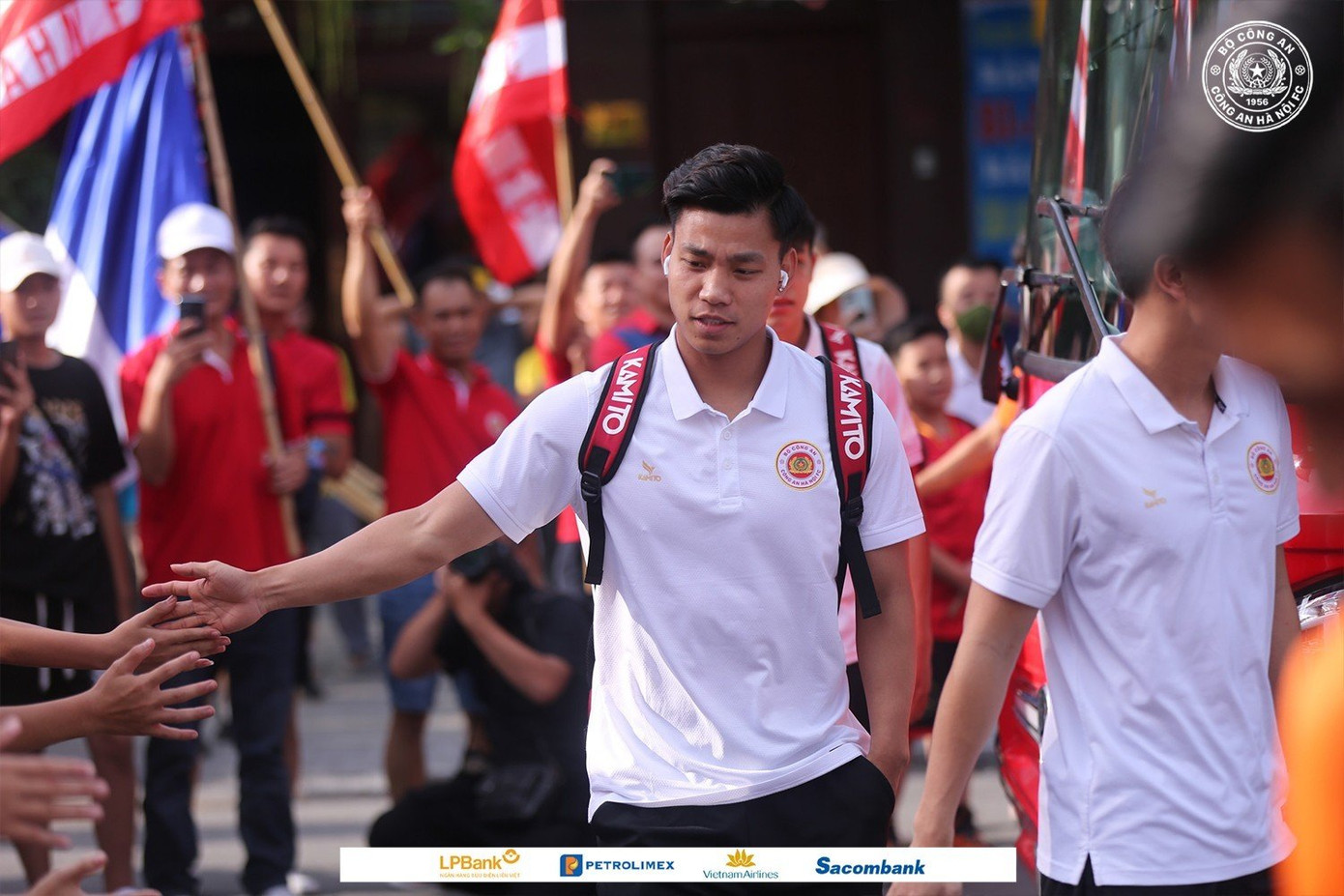 Thủng lưới 4 bàn, Thanh Hoá để CAHN bám sát ngôi đầu ảnh 2