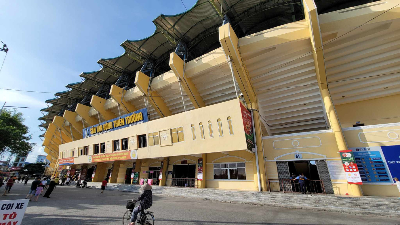 Không khí sôi động của các trận đấu trước không còn. Ảnh: Mạnh Thắng