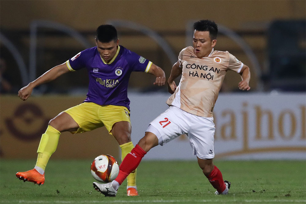 Phạm Văn Luân có khả năng càn quét tốt ở giữa sân. Ảnh: VPF Phạm Văn Luân có khả năng càn quét tốt ở giữa sân. Ảnh: VPF