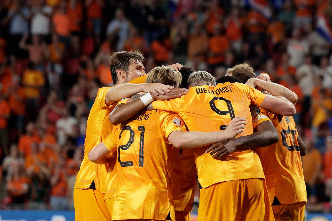Hà Lan tìm lại niềm vui đúng lúc