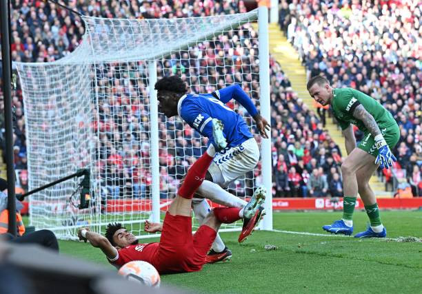 Cú đúp của Salah mang lại chiến thắng cho Liverpool trong đại chiến vùng Merseyside ảnh 15 Cú đúp của Salah mang lại chiến thắng cho Liverpool trong đại chiến vùng Merseyside ảnh 15