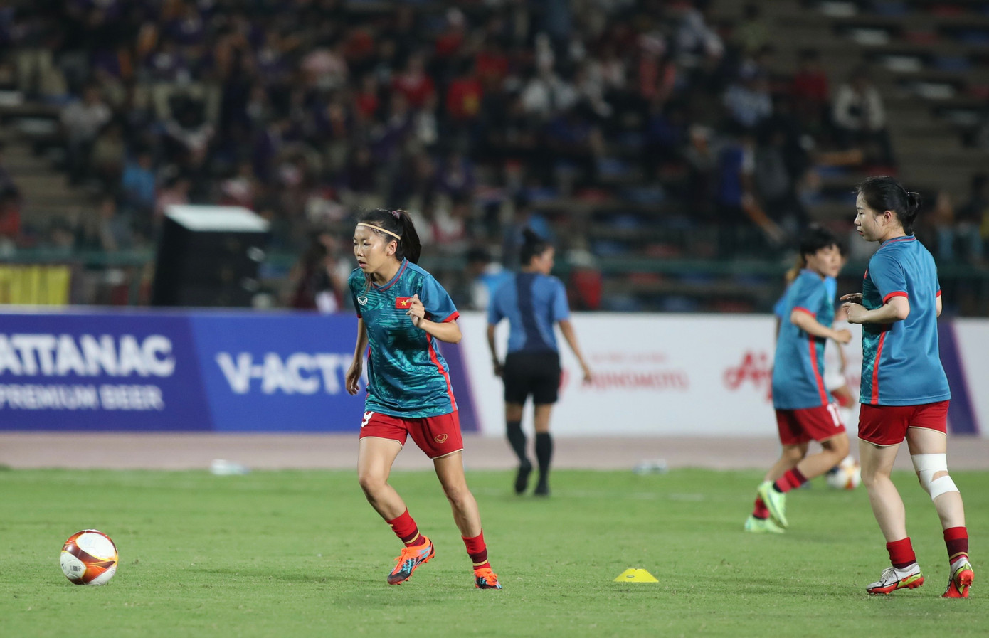 Huỳnh Như là niềm hy vọng lớn nhất của ĐT nữ Việt Nam. Ảnh: Văn Thỏa Huỳnh Như là niềm hy vọng lớn nhất của ĐT nữ Việt Nam. Ảnh: Văn Thỏa