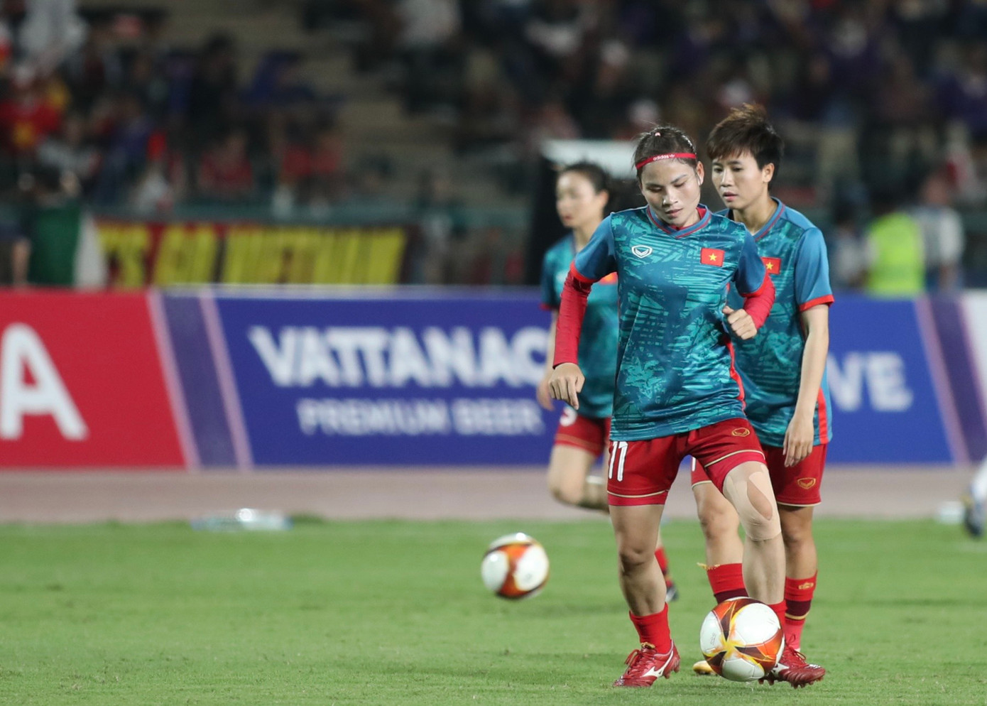 Các cầu thủ nữ Việt Nam sẵn sàng giành HCV lần thứ 4 liên tiếp. Ảnh: Văn Thỏa Các cầu thủ nữ Việt Nam sẵn sàng giành HCV lần thứ 4 liên tiếp. Ảnh: Văn Thỏa