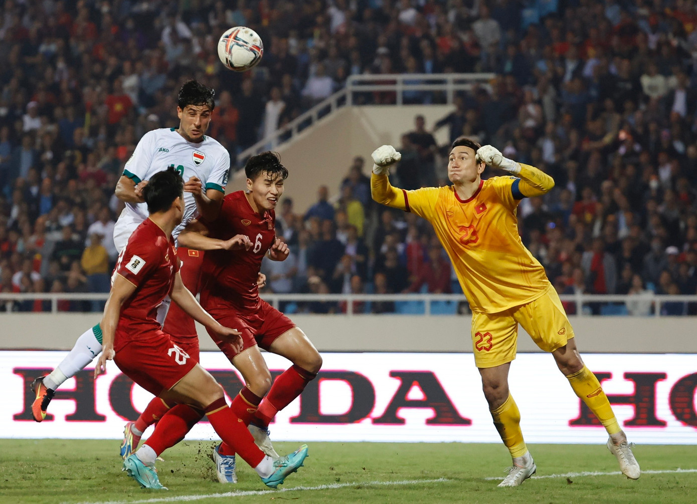 Mohanad Ali đánh đầu ghi bàn đúng vào phút chót. Ảnh: Như Ý