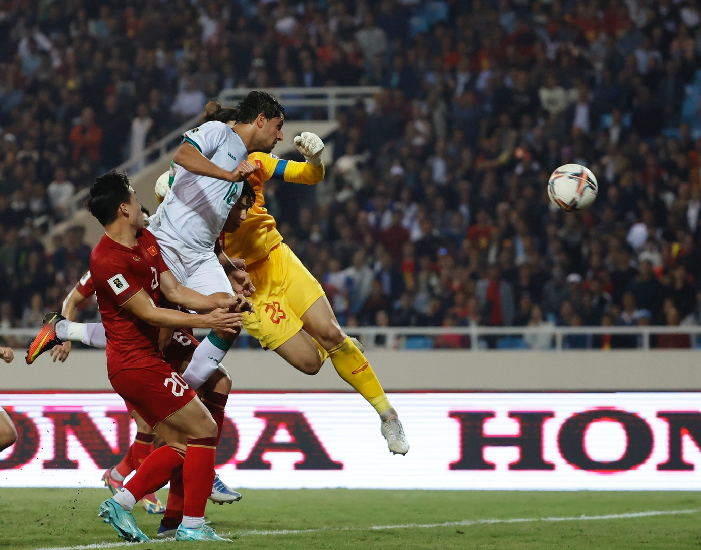 Mohanad Ali ghi bàn phút chót. Ảnh: Như Ý