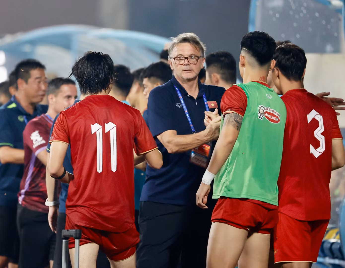 Đây là lúc HLV Troussier thể hiện sự linh hoạt trong chiến thuật