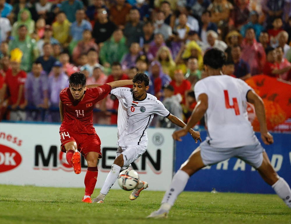 Khuất Văn Khang tỏa sáng khi vào sân từ ghế dự bị Khuất Văn Khang tỏa sáng khi vào sân từ ghế dự bị