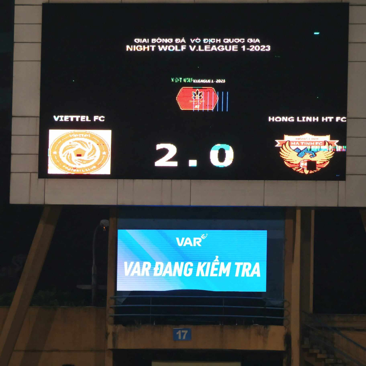 VAR kiểm tra bàn thắng đầu tiên ở V-League 2023 VAR kiểm tra bàn thắng đầu tiên ở V-League 2023
