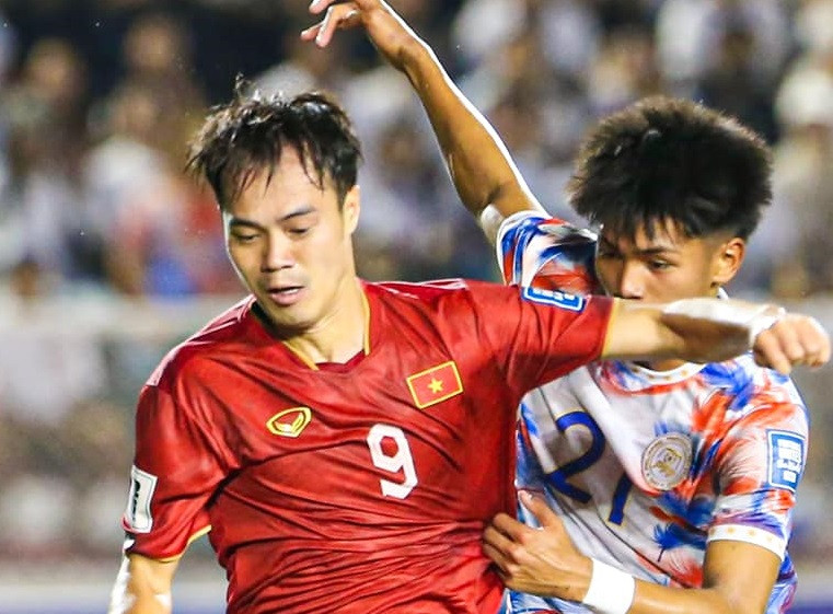 Văn Toàn tỏa sáng giúp tuyển Việt Nam đánh bại Philippines. Ảnh: VFF
