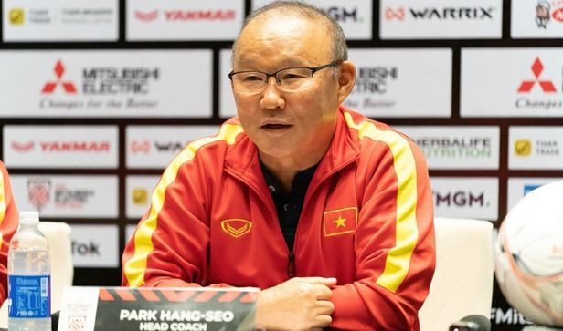 HLV Park Hang-seo tại phòng họp báo AFF Cup 2022 - Ảnh: Chosun HLV Park Hang-seo tại phòng họp báo AFF Cup 2022 - Ảnh: Chosun