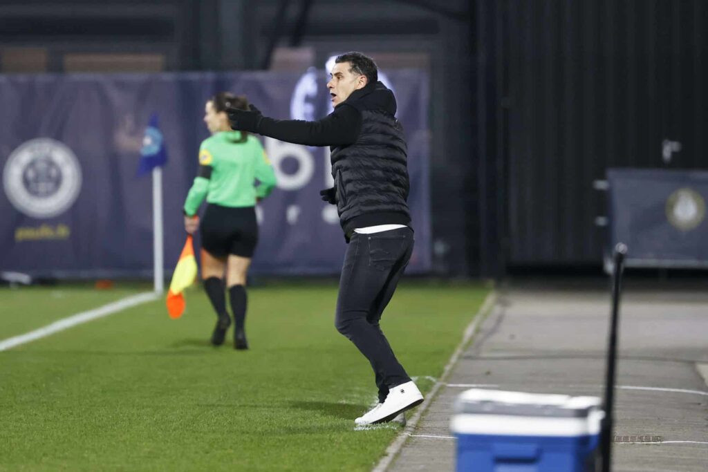 HLV Pau FC phát ngôn gây sốc về trọng tài