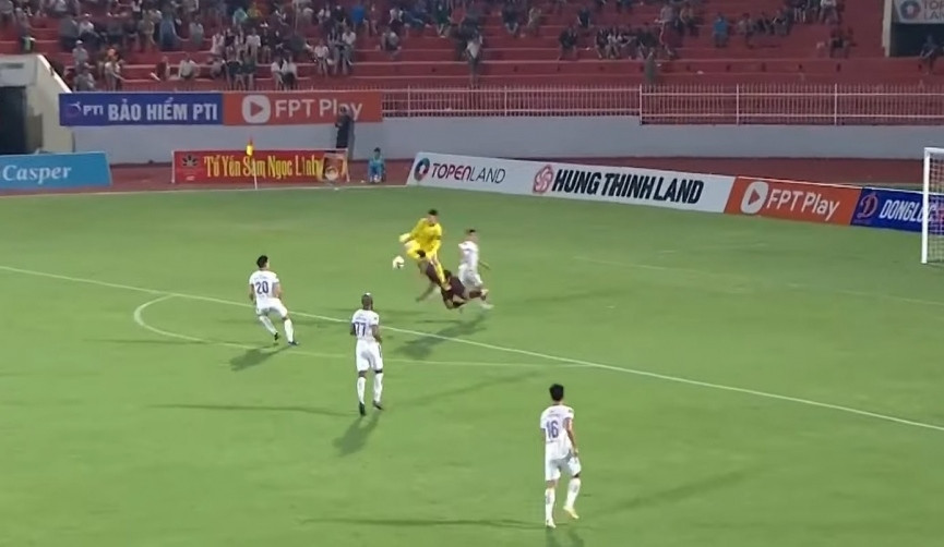 Tình huống dẫn đến phản ứng của Văn Chuẩn sau trận đấu Tình huống dẫn đến phản ứng của Văn Chuẩn sau trận đấu