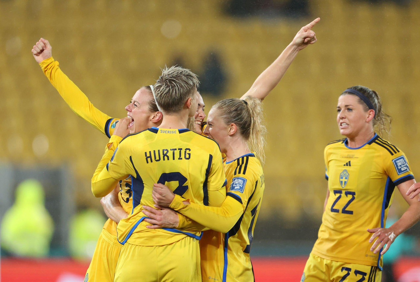 Tuyển nữ Thụy Điển ăn mừng chiến thắng muộn trước Nam Phi. Ảnh: Getty Tuyển nữ Thụy Điển ăn mừng chiến thắng muộn trước Nam Phi. Ảnh: Getty