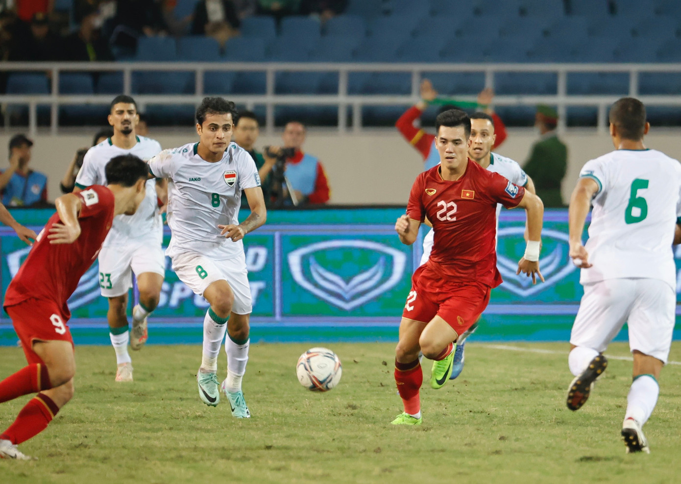 Tuyển Việt Nam chơi tốt trong hiệp 1. Ảnh: Như Ý