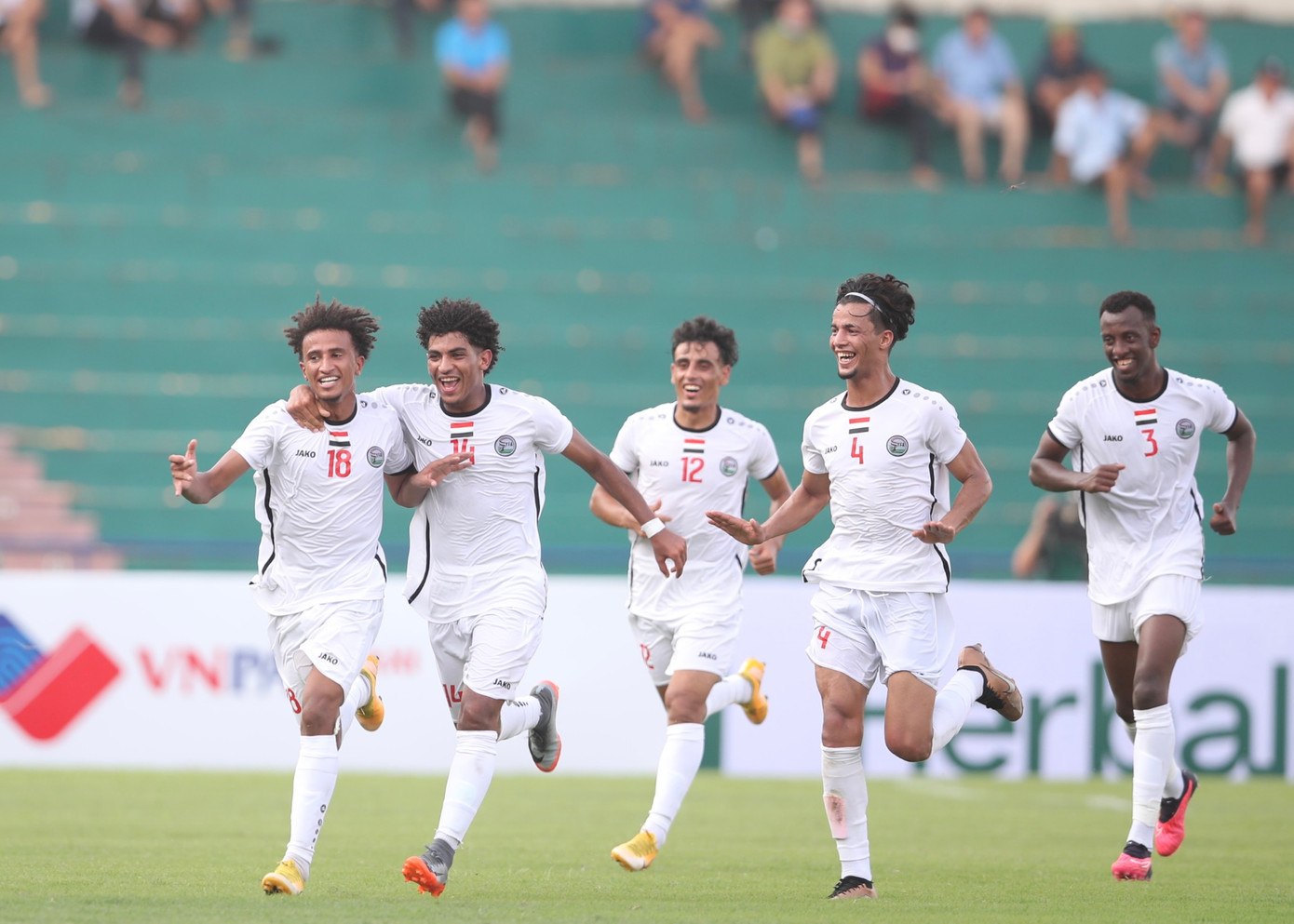 Các cầu thủ U23 Yemen ăn mừng bàn thắng. Ảnh: Mạnh Thắng Các cầu thủ U23 Yemen ăn mừng bàn thắng. Ảnh: Mạnh Thắng