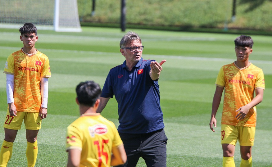 HLV Troussier cần thêm thời gian HLV Troussier cần thêm thời gian