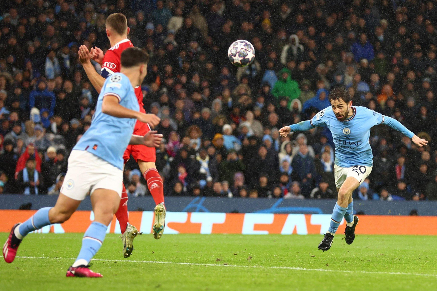 Silva trừng phạt sai lầm của Upamecano