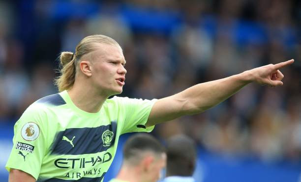 Haaland bị các trung vệ Everton theo sát và gần như mất hút