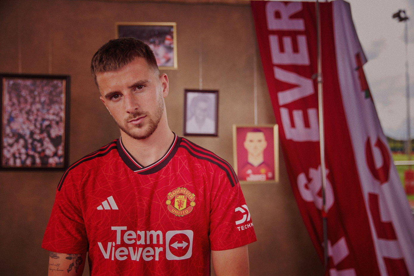 Mount là chủ nhân mới của số 7 MU.