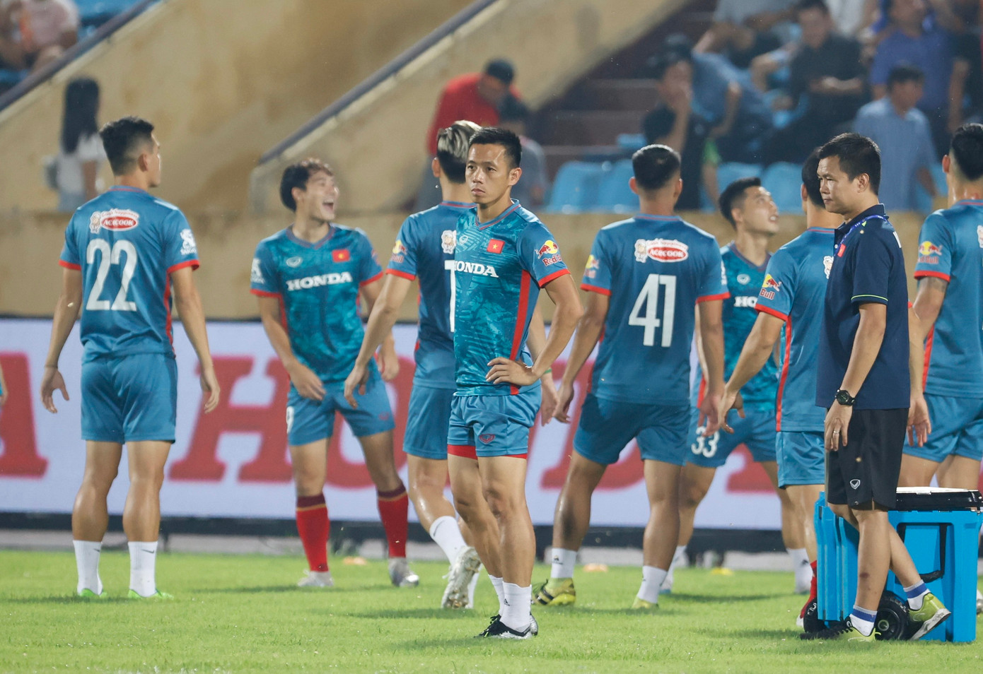 Văn Quyết phải ngồi dự bị. Ảnh: Như Ý