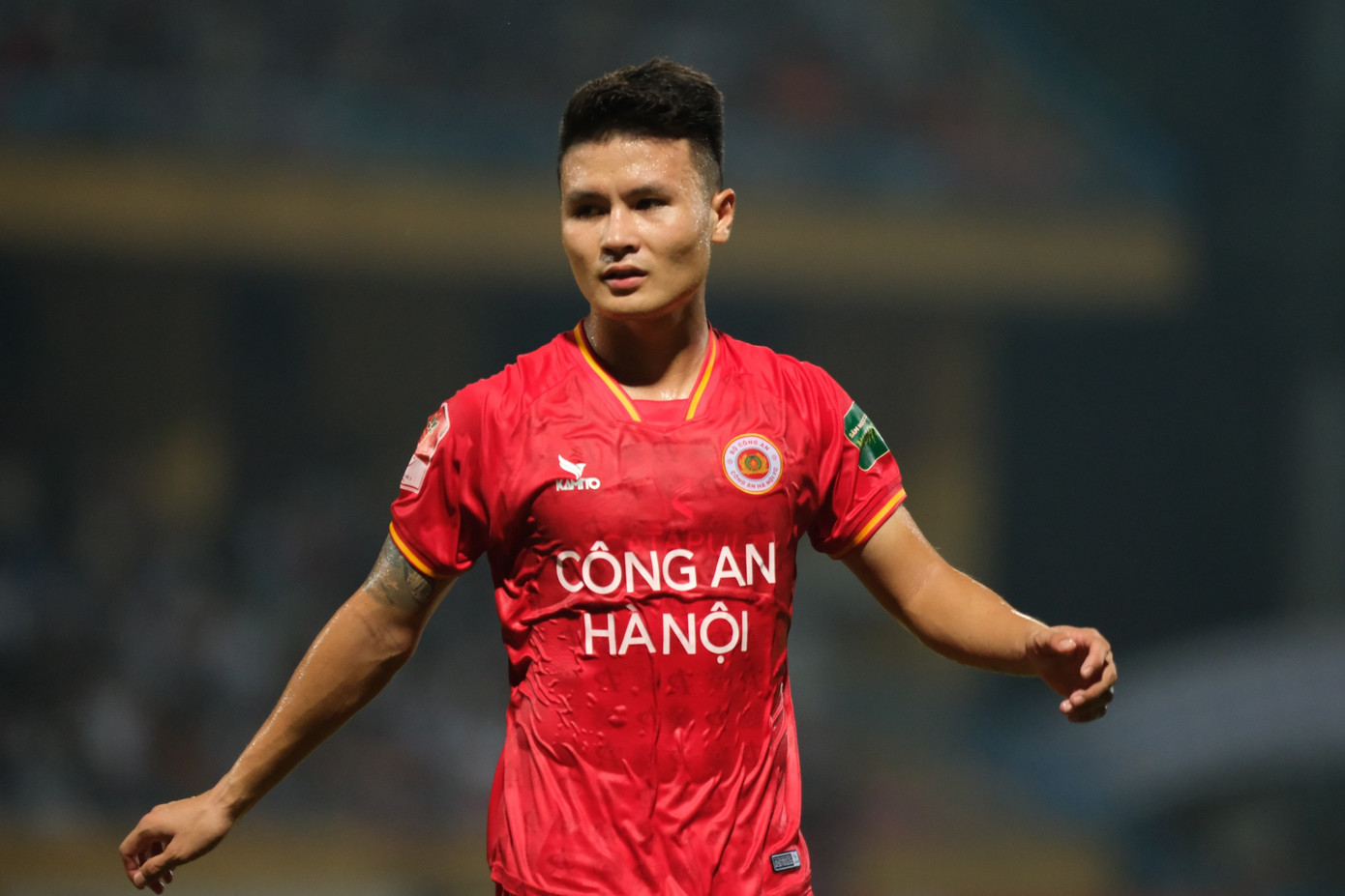 Nguyễn Quang Hải trên đường đến Nhật Bản