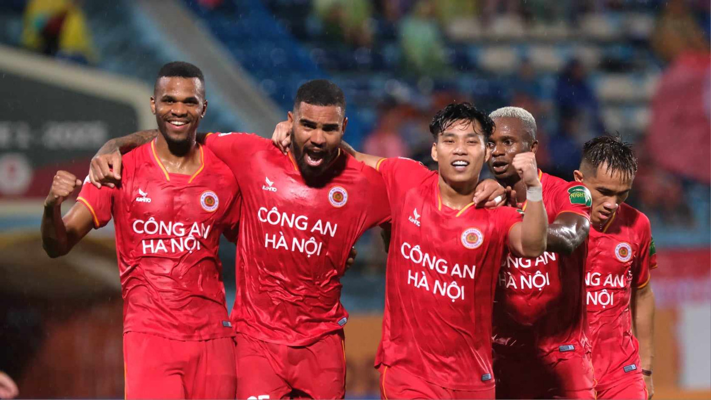 CAHN lấy lại ngôi đầu bảng V-League 2023. Ảnh: Mạnh Thắng