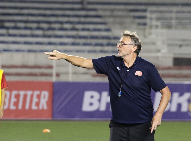 HLV Troussier háo hức trước trận chính thức đầu tiên cùng tuyển Việt Nam HLV Troussier háo hức trước trận chính thức đầu tiên cùng tuyển Việt Nam