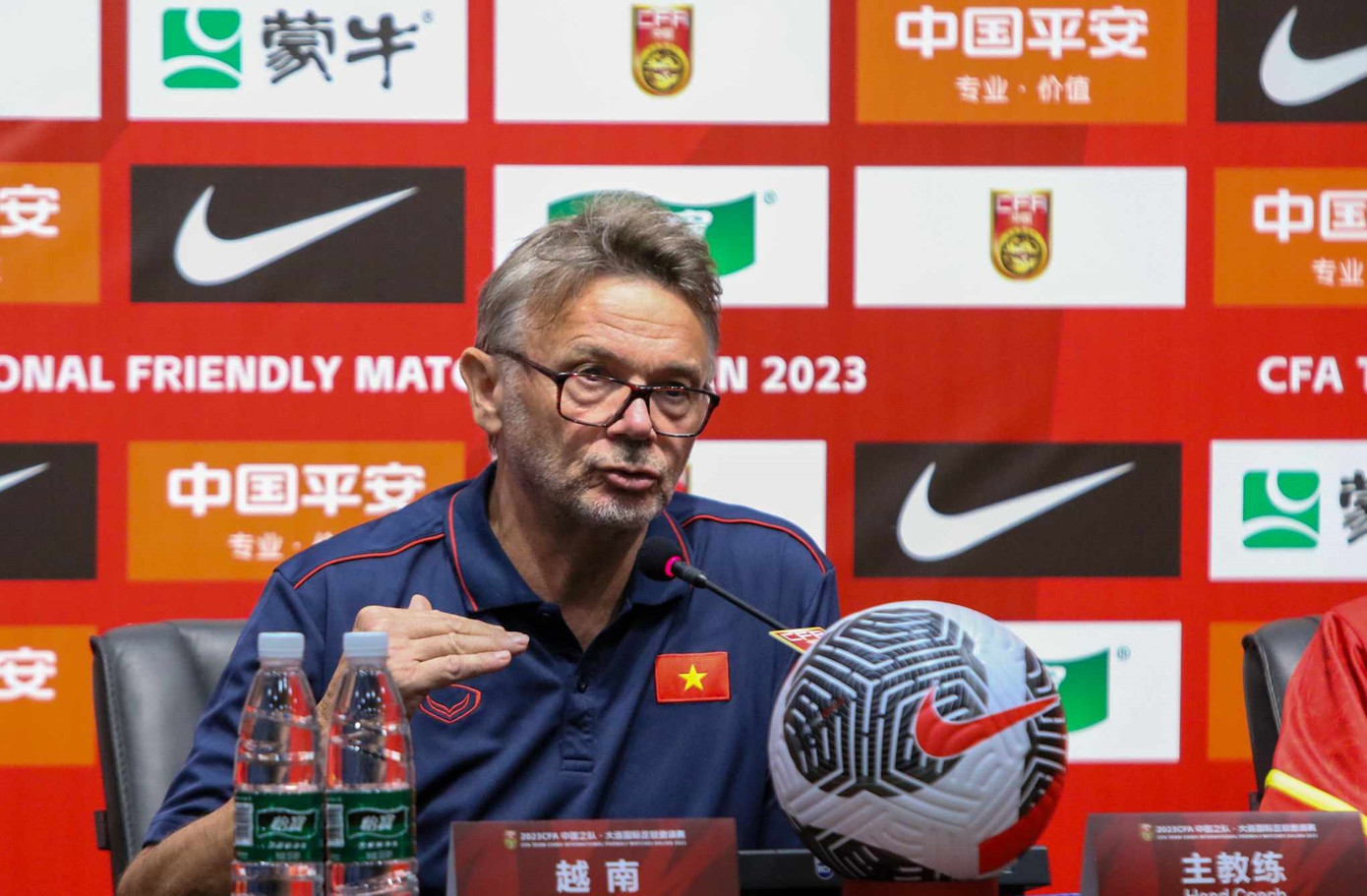 HLV Troussier tự tin triết lý của ông sẽ giúp tuyển Việt Nam thành công