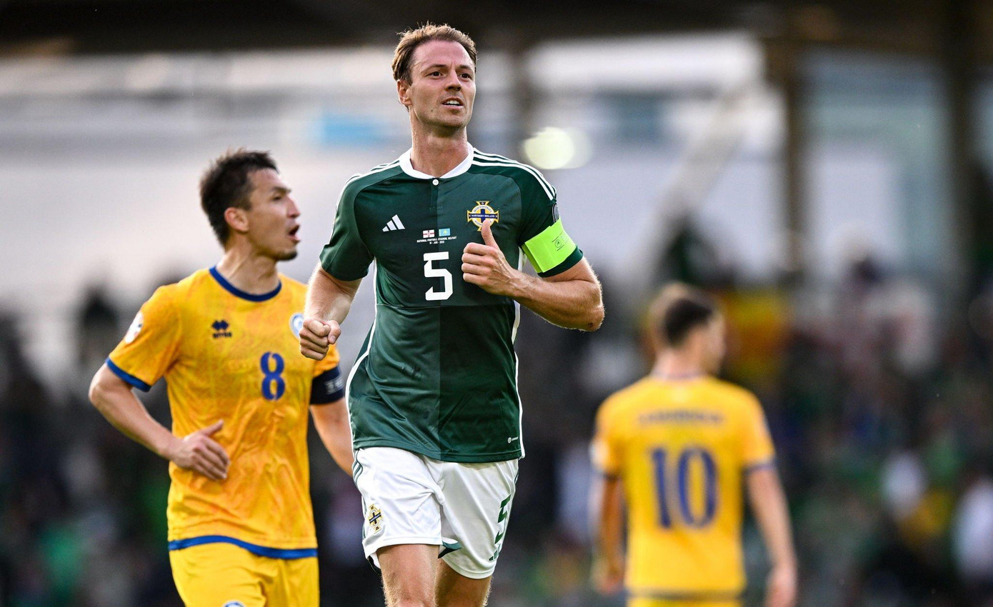 MU bất ngờ trao cơ hội cho trung vệ 35 tuổi Jonny Evans