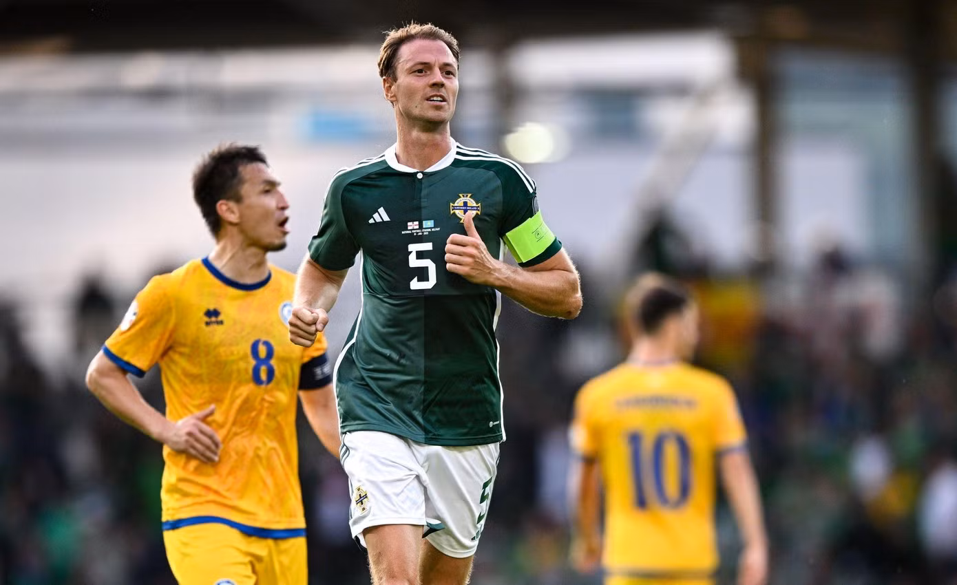 MU bất ngờ trao cơ hội cho trung vệ 35 tuổi Jonny Evans MU bất ngờ trao cơ hội cho trung vệ 35 tuổi Jonny Evans