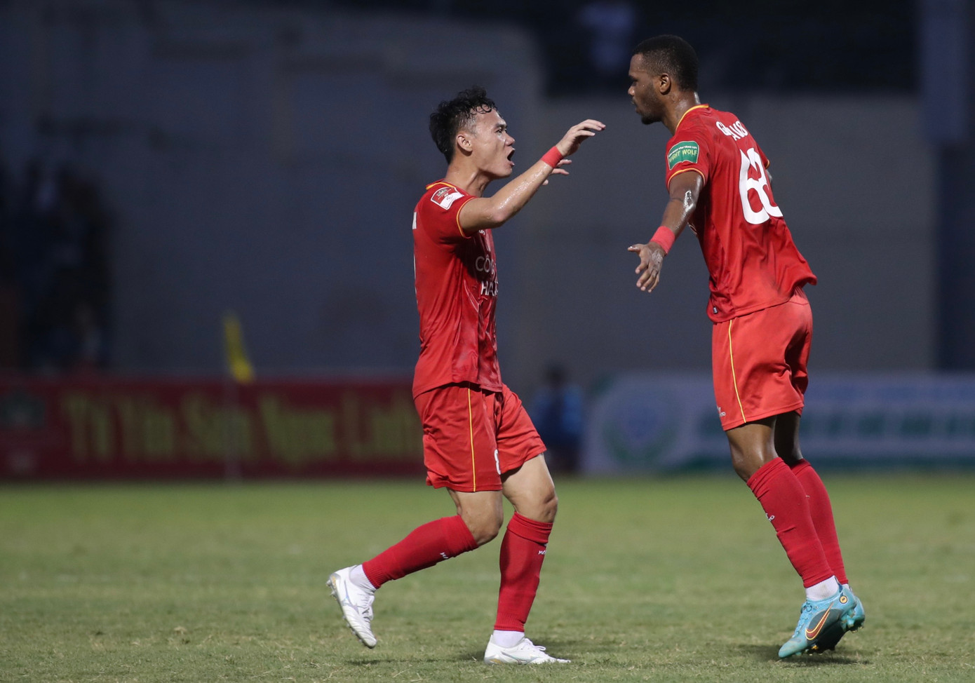 Thủng lưới 4 bàn, Thanh Hoá để CAHN bám sát ngôi đầu ảnh 7