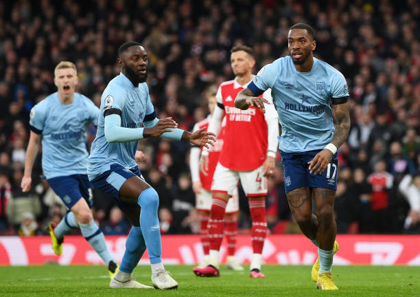 Bị Brentford chia điểm trên sân nhà, ngôi đầu của Arsenal bị đe dọa ảnh 12 Bị Brentford chia điểm trên sân nhà, ngôi đầu của Arsenal bị đe dọa ảnh 12