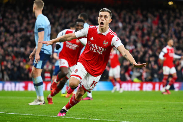 Bị Brentford chia điểm trên sân nhà, ngôi đầu của Arsenal bị đe dọa ảnh 10 Bị Brentford chia điểm trên sân nhà, ngôi đầu của Arsenal bị đe dọa ảnh 10