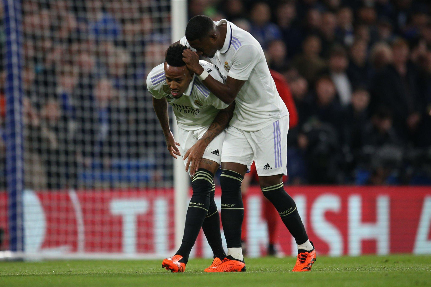 Alaba yêu cầu Militao giữ cái đầu lạnh trong trận đấu với Chelsea Alaba yêu cầu Militao giữ cái đầu lạnh trong trận đấu với Chelsea