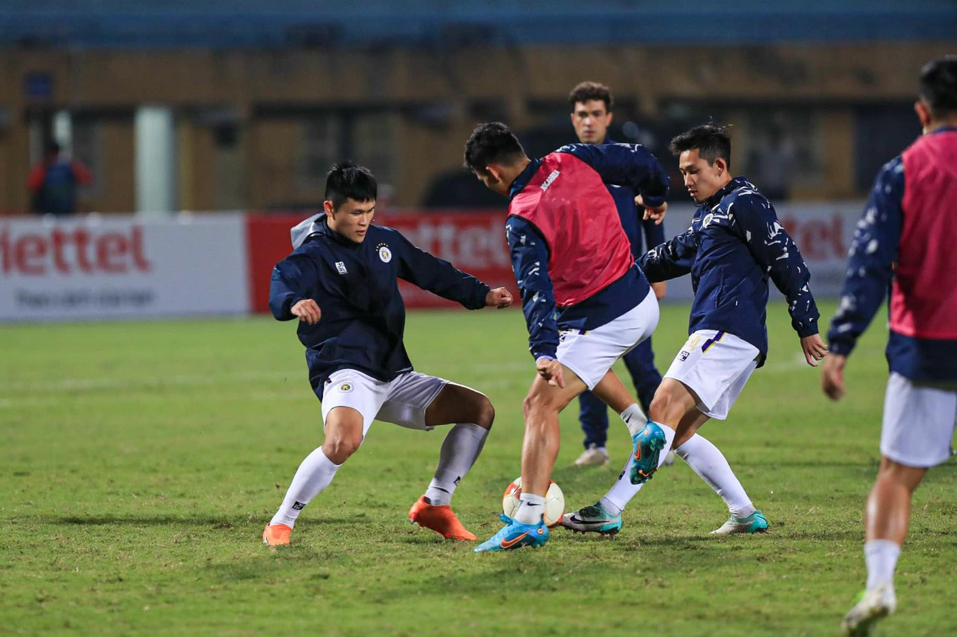 Đánh bại Thể Công Viettel, Hà Nội trở lại cuộc đua vô địch ảnh 2 Đánh bại Thể Công Viettel, Hà Nội trở lại cuộc đua vô địch ảnh 2