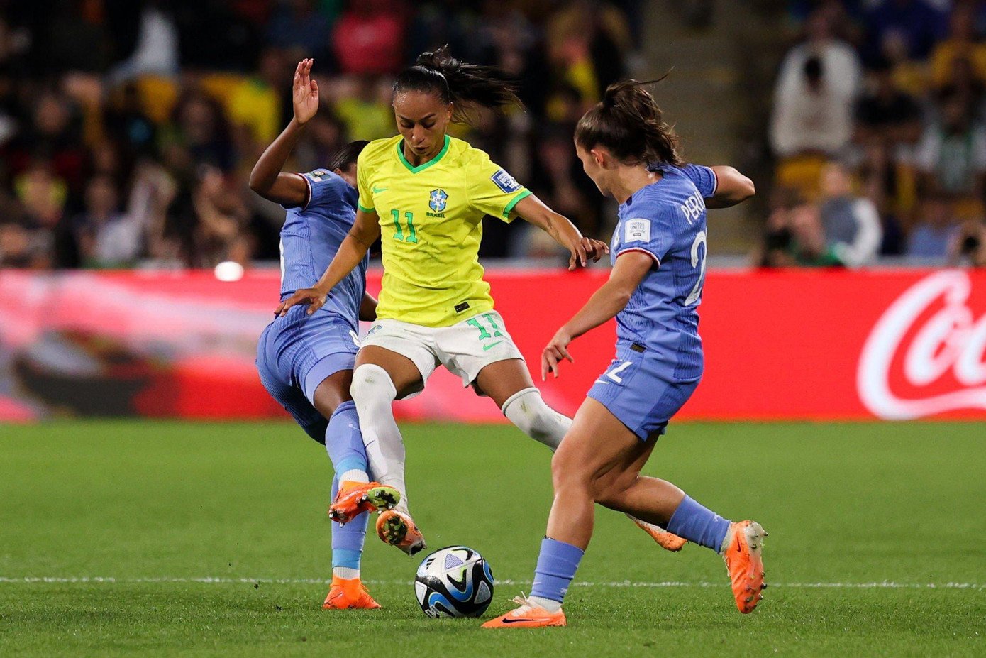 Tuyển nữ Brazil gặp khó sau trận thua Pháp. Ảnh: Getty