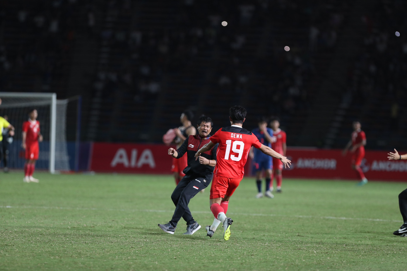 Vụ ẩu đả giữa U22 Indonesia và U22 Thái Lan khởi nguồn từ màn ăn mừng nhầm của HLV Indra Sjafri. Ảnh: Hữu Phạm