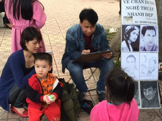 Giá trông xe “cắt cổ”, đền Ngọc Sơn vẫn “chật như nêm” ảnh 12